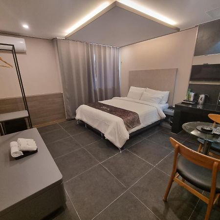 Yeoubi Hotel Jinju Bagian luar foto