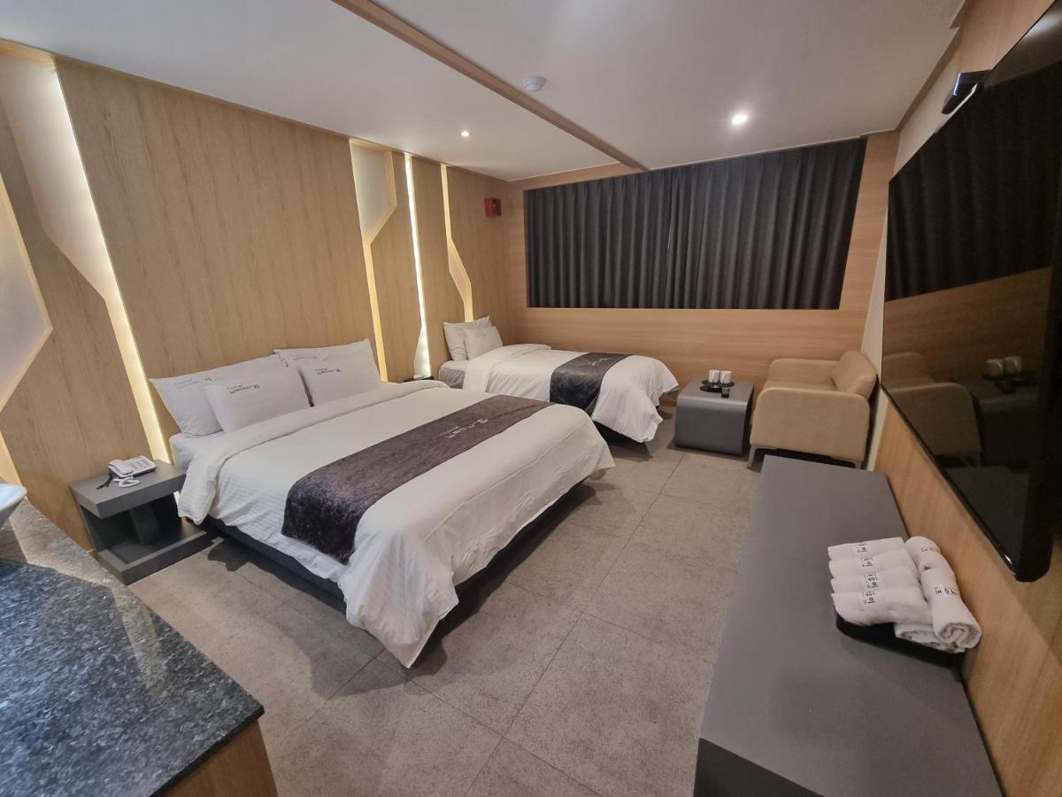 Yeoubi Hotel Jinju Bagian luar foto