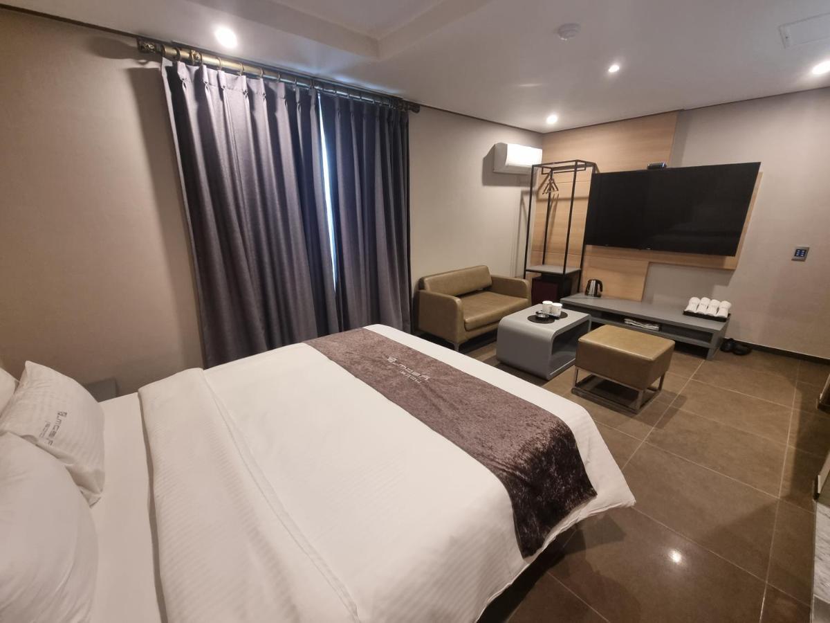 Yeoubi Hotel Jinju Bagian luar foto