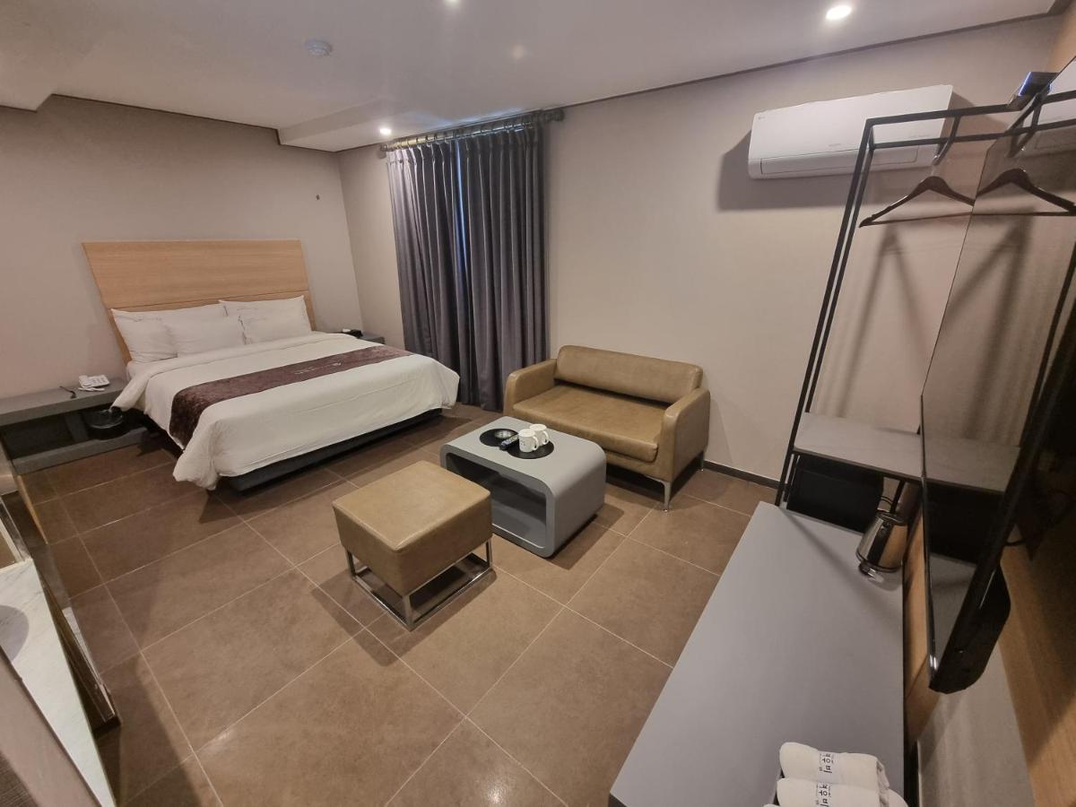 Yeoubi Hotel Jinju Bagian luar foto