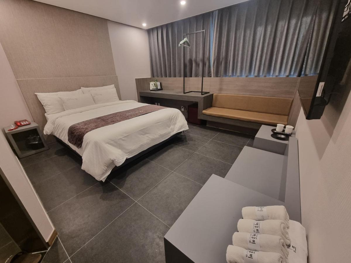 Yeoubi Hotel Jinju Bagian luar foto